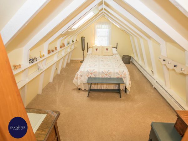 Cape Cod Home 995226