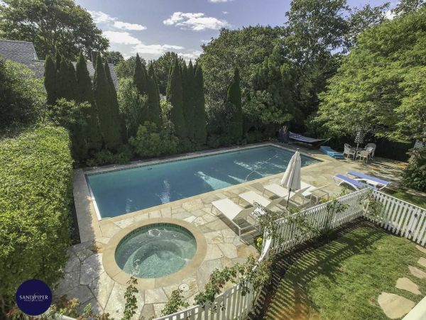 Cape Cod Home 995227