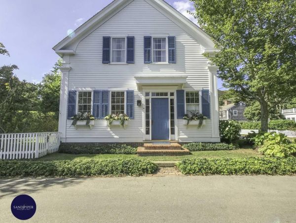 Cape Cod Home 995227