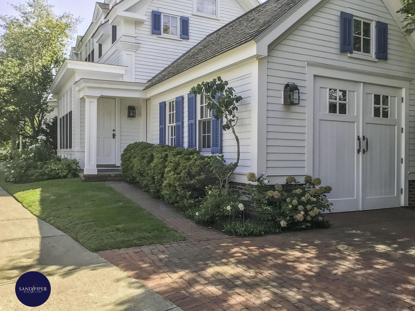 Cape Cod Home 995227