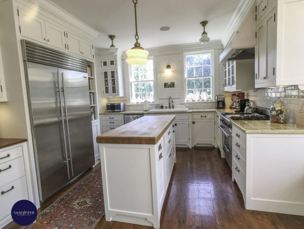 Cape Cod Home 995227