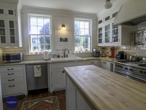 Cape Cod Home 995227
