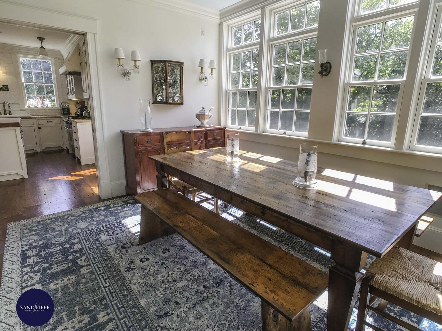 Cape Cod Home 995227