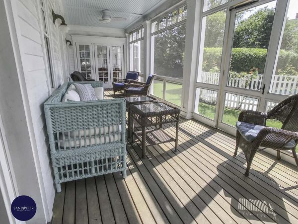 Cape Cod Home 995227