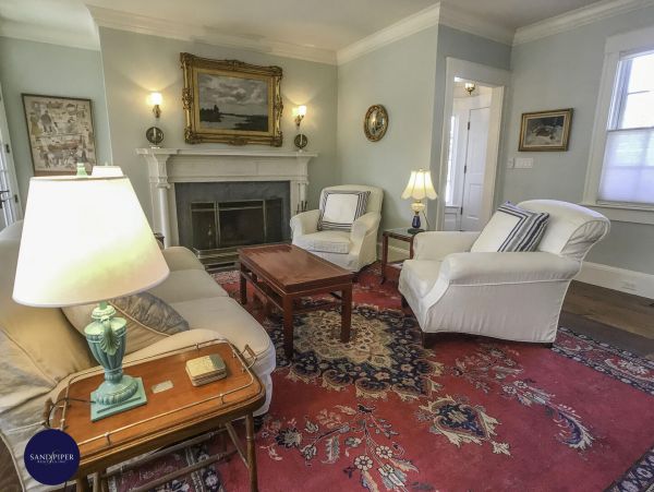 Cape Cod Home 995227