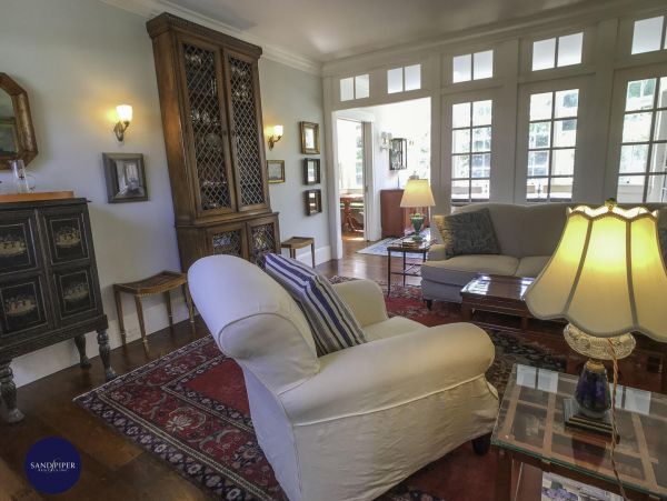 Cape Cod Home 995227