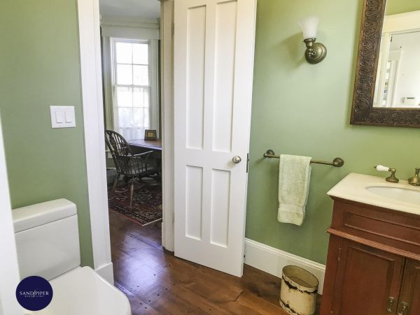 Cape Cod Home 995227