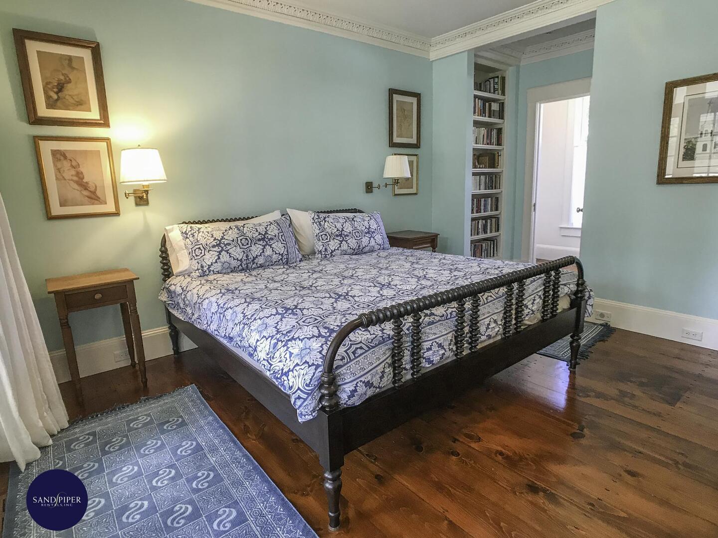 Cape Cod Home 995227