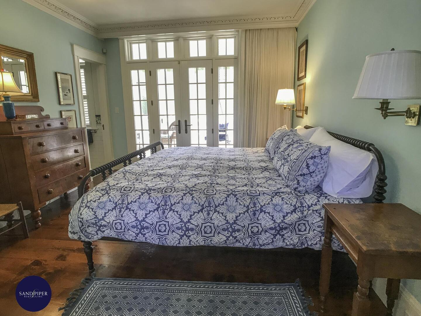 Cape Cod Home 995227