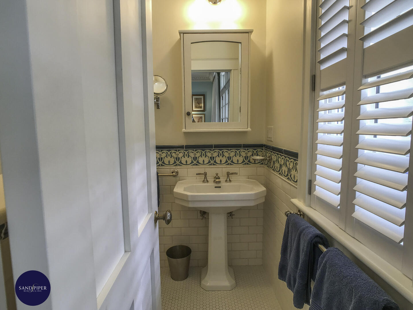 Cape Cod Home 995227