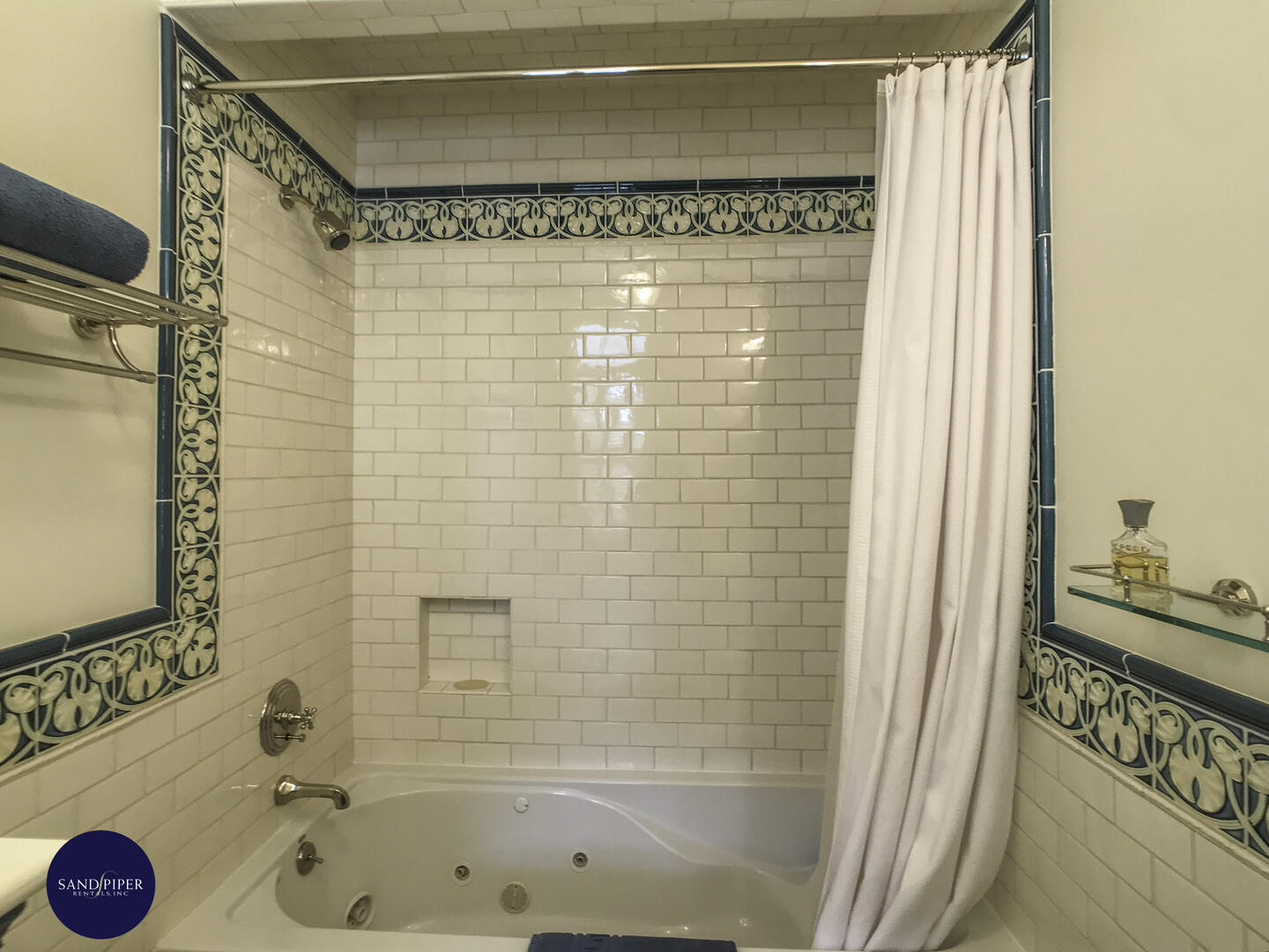 Cape Cod Home 995227