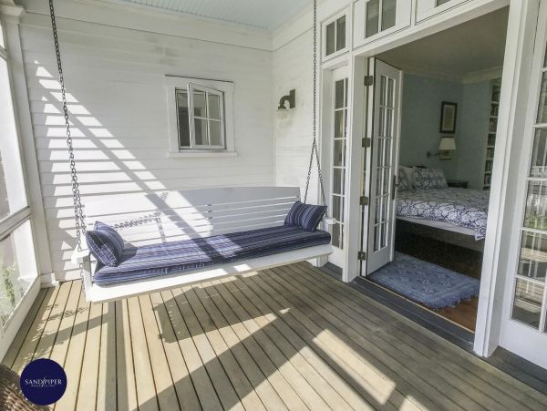 Cape Cod Home 995227