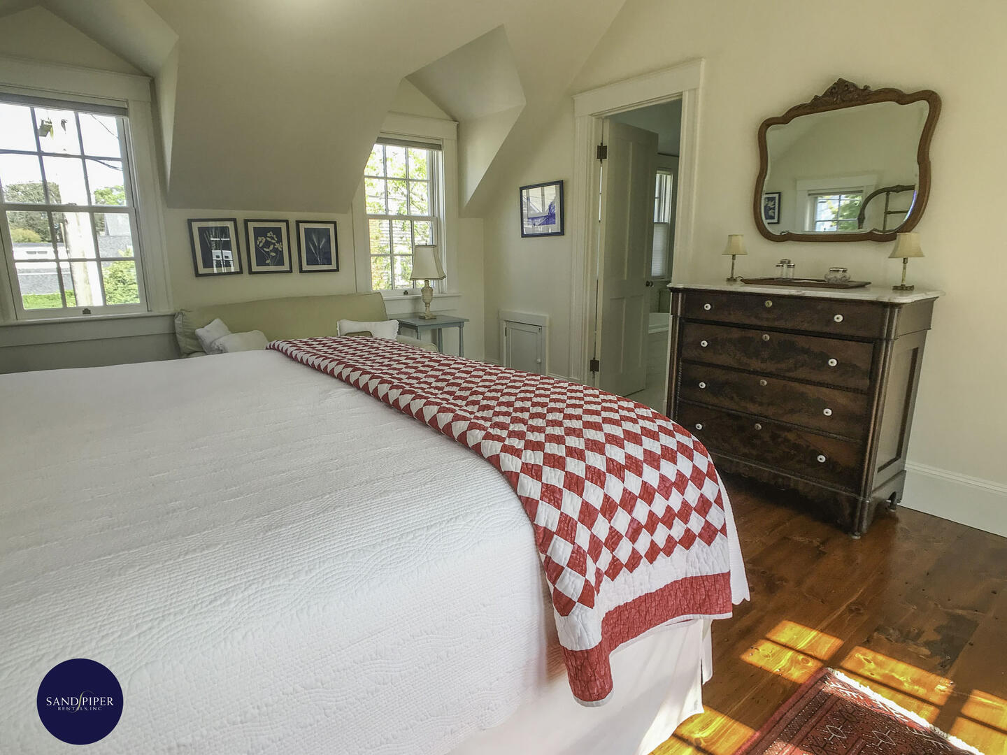Cape Cod Home 995227