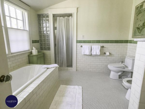 Cape Cod Home 995227
