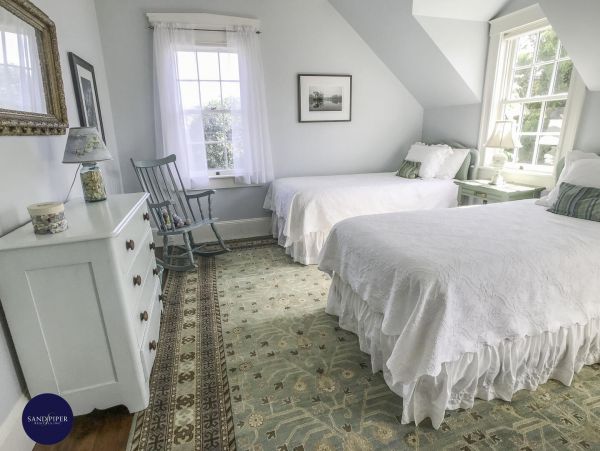 Cape Cod Home 995227