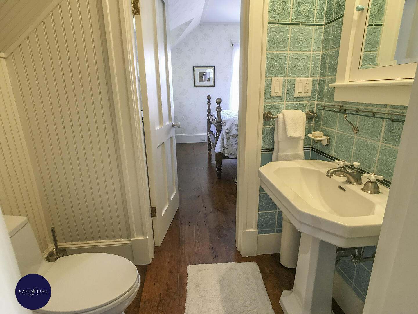 Cape Cod Home 995227
