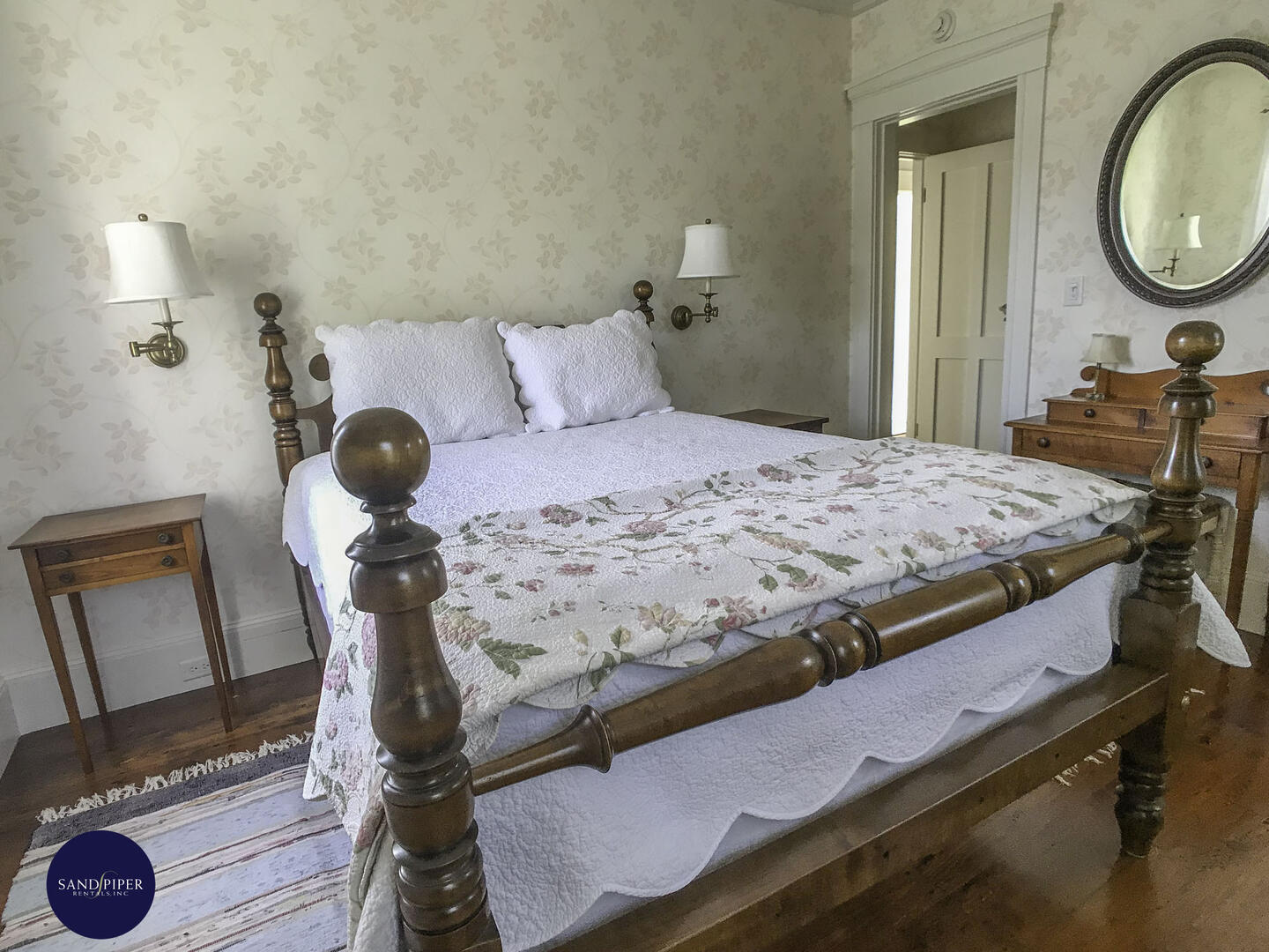 Cape Cod Home 995227