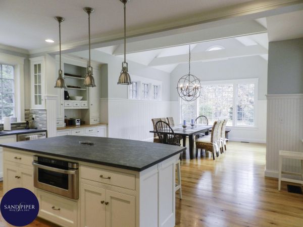 Cape Cod Home 995228
