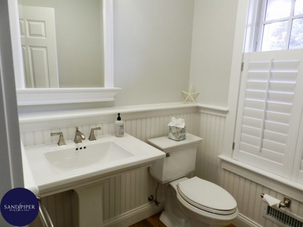 Cape Cod Home 995228