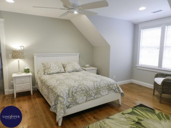 Cape Cod Home 995228