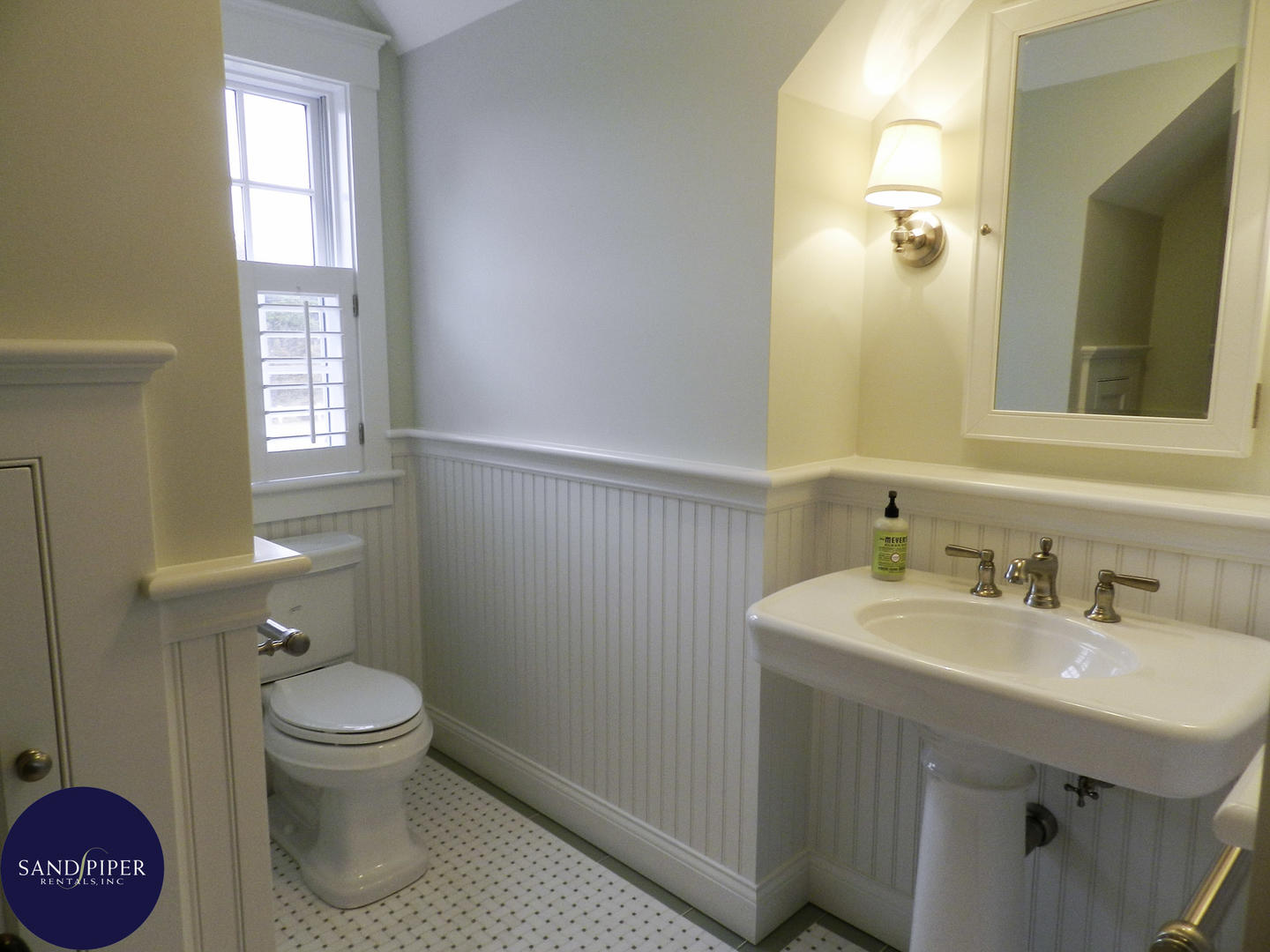 Cape Cod Home 995228