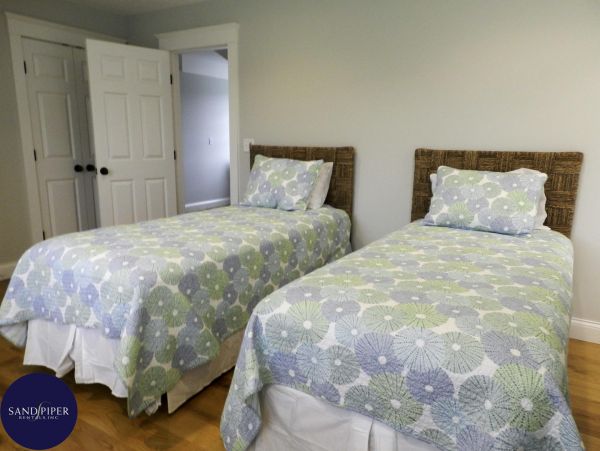 Cape Cod Home 995228
