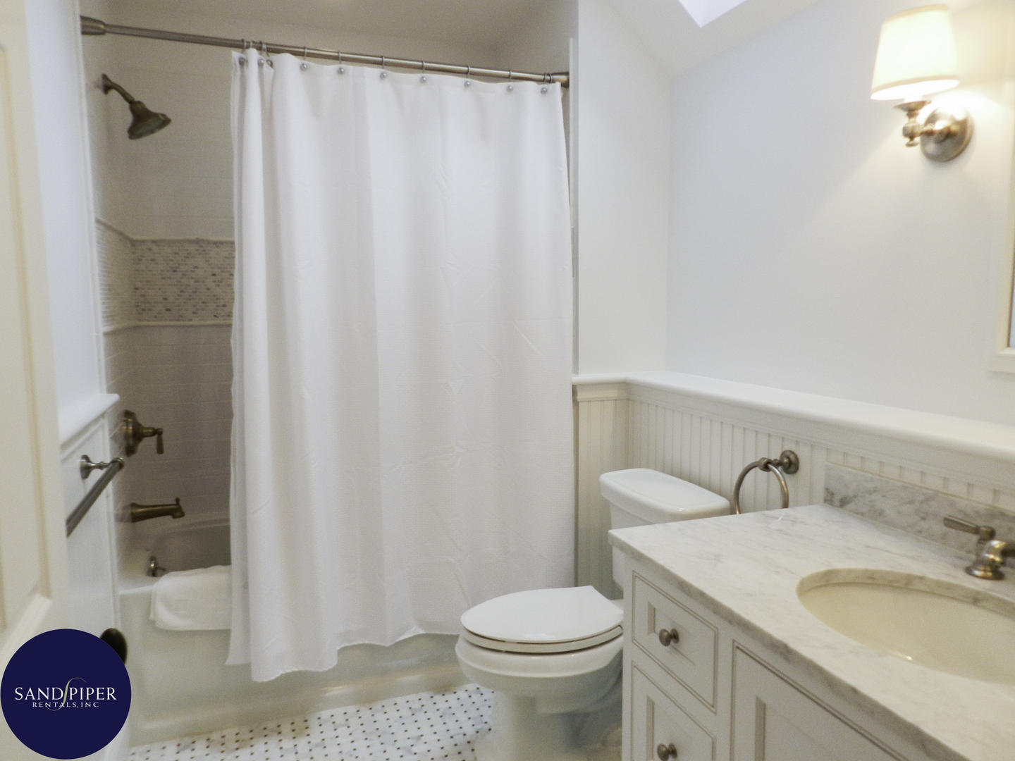 Cape Cod Home 995228