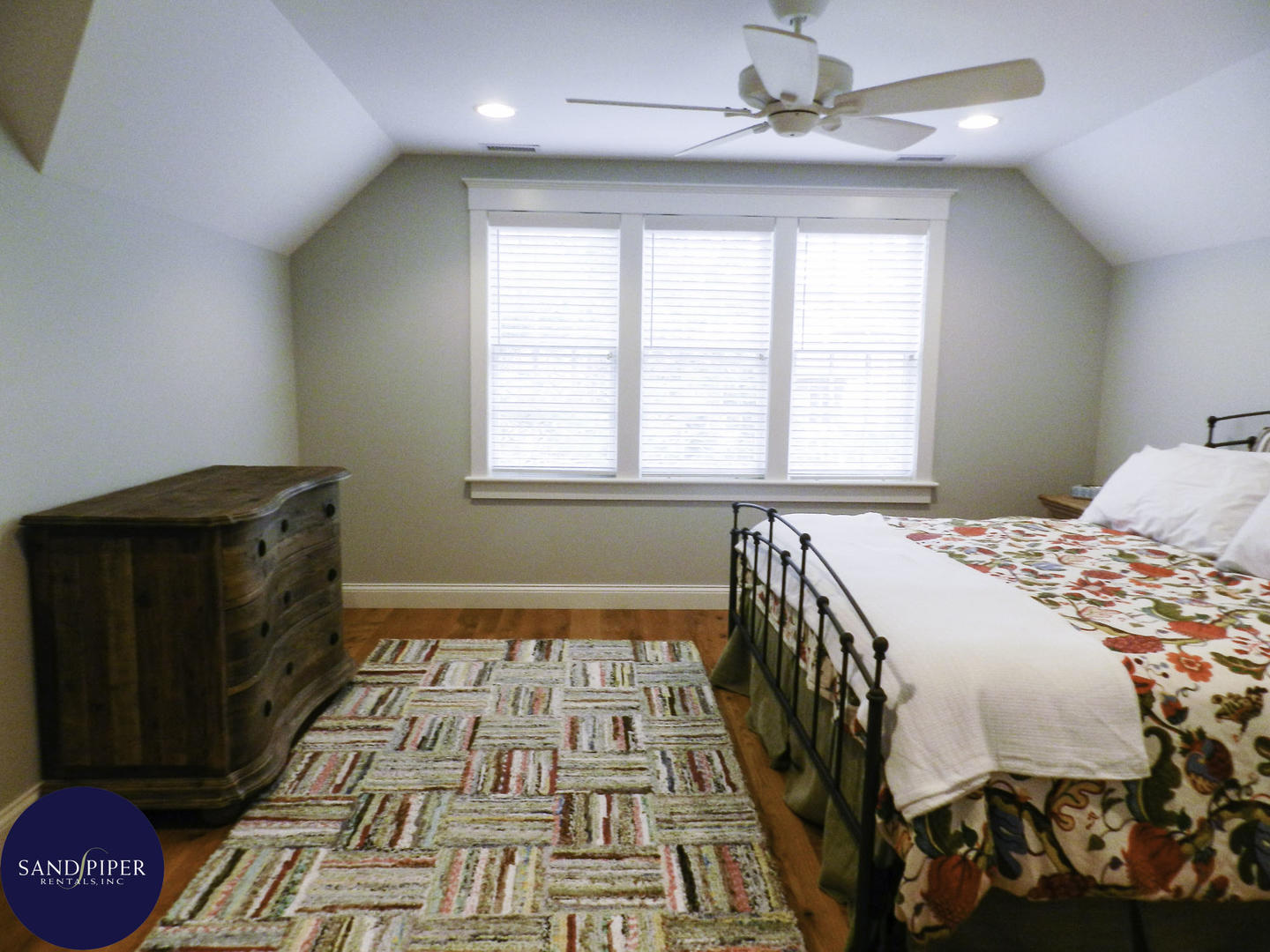 Cape Cod Home 995228