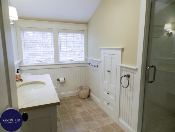 Cape Cod Home 995228