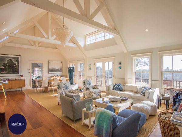 Cape Cod Home 995229