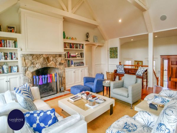 Cape Cod Home 995229