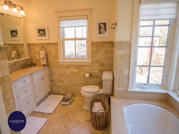 Cape Cod Home 995229