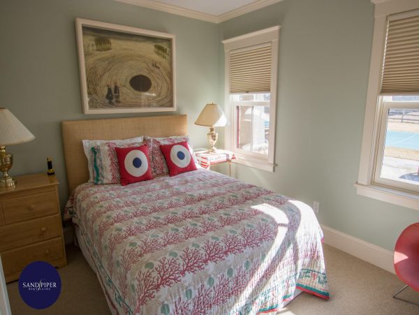 Cape Cod Home 995229