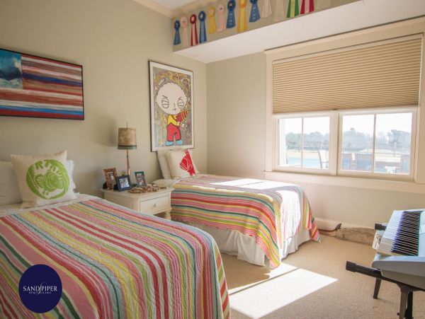 Cape Cod Home 995229