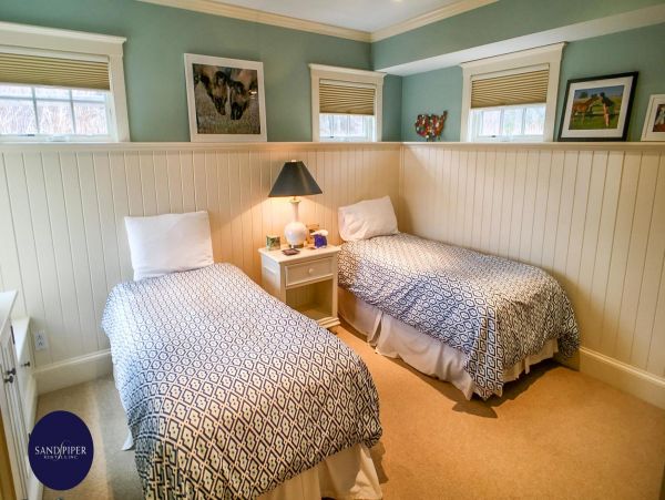Cape Cod Home 995229