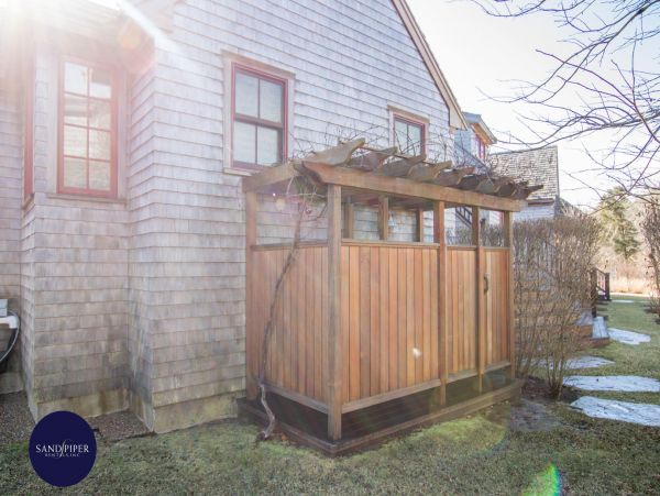 Cape Cod Home 995229