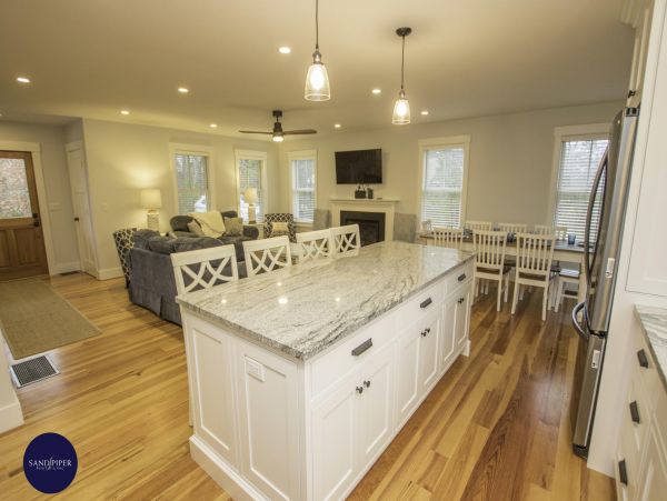 Cape Cod Home 995230