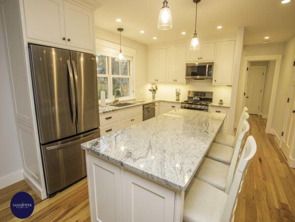 Cape Cod Home 995230