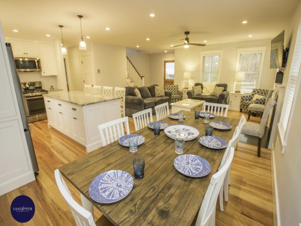 Cape Cod Home 995230