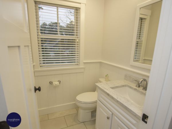 Cape Cod Home 995230