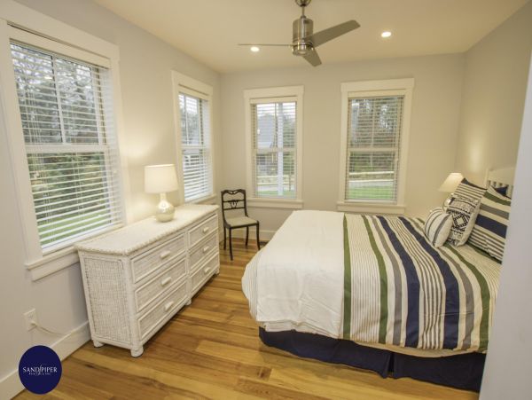 Cape Cod Home 995230