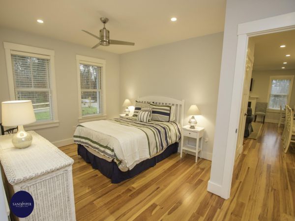 Cape Cod Home 995230