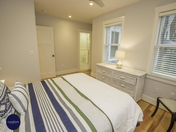 Cape Cod Home 995230