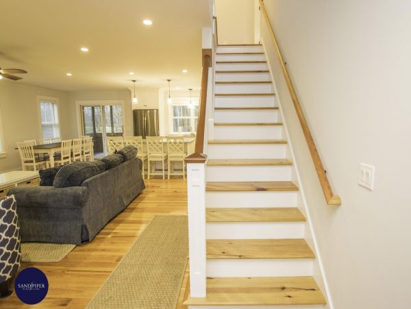 Cape Cod Home 995230