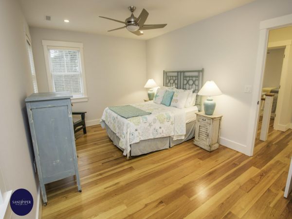Cape Cod Home 995230