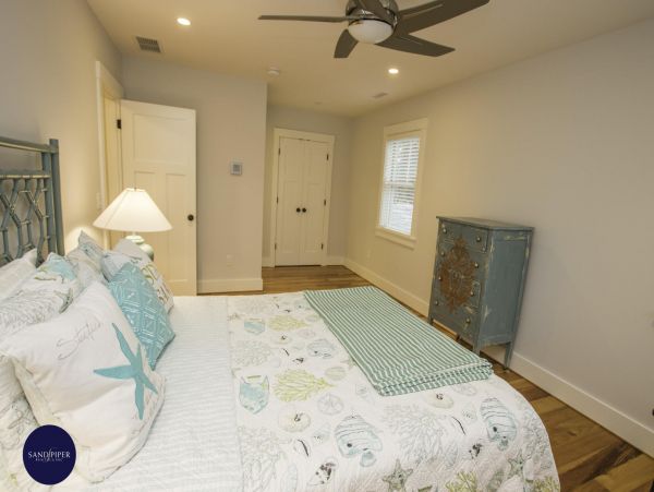 Cape Cod Home 995230