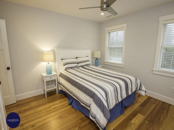 Cape Cod Home 995230