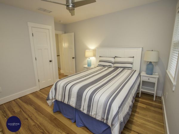 Cape Cod Home 995230