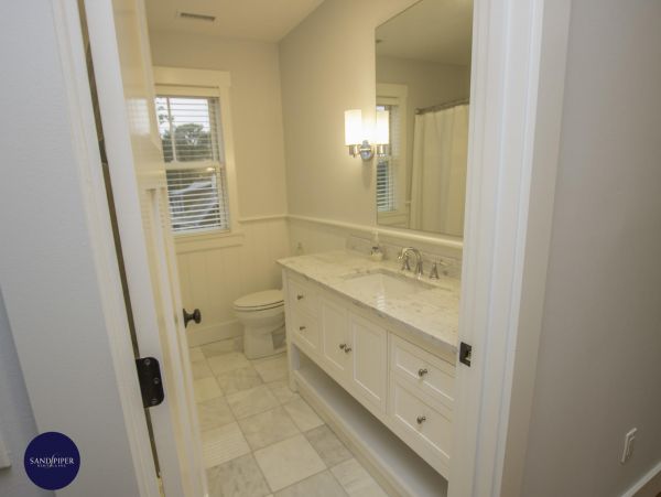 Cape Cod Home 995230