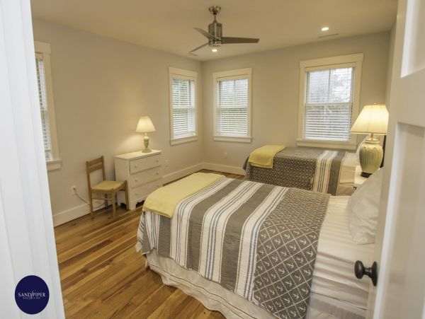 Cape Cod Home 995230